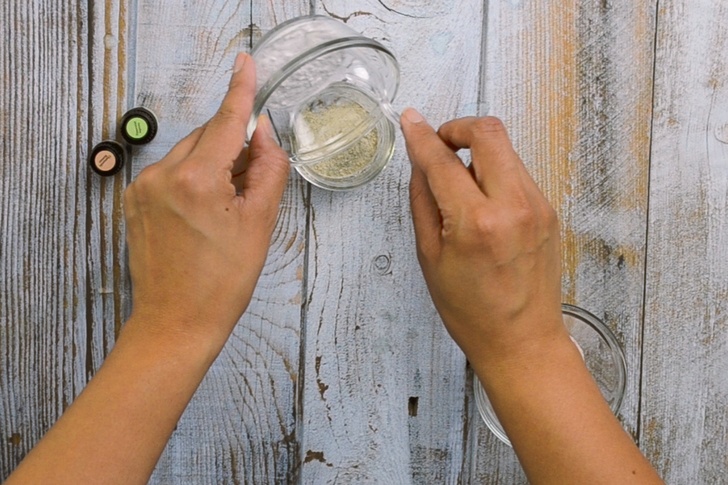 DIY Calamine Lotion To Soothe Bug Bites & Itchy Rashes