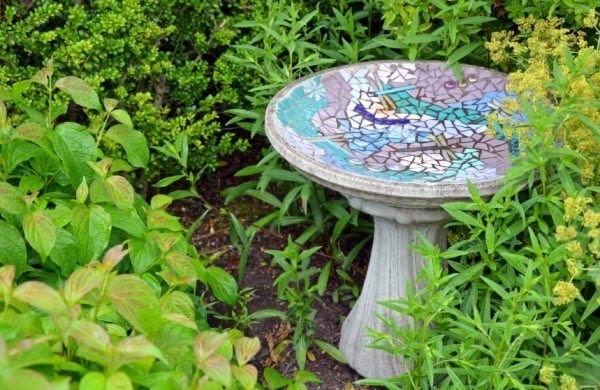 Mozaic tile pattern birdbath