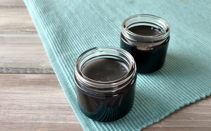 Black drawing salve for rashes and bug bites