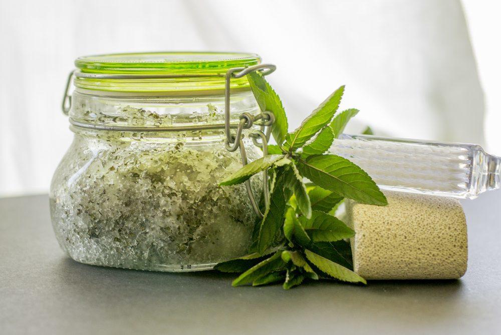 peppermint-oil-scrub