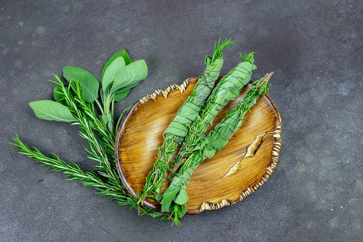 How To Make Air Cleansing Rosemary & Sage Smudge Sticks